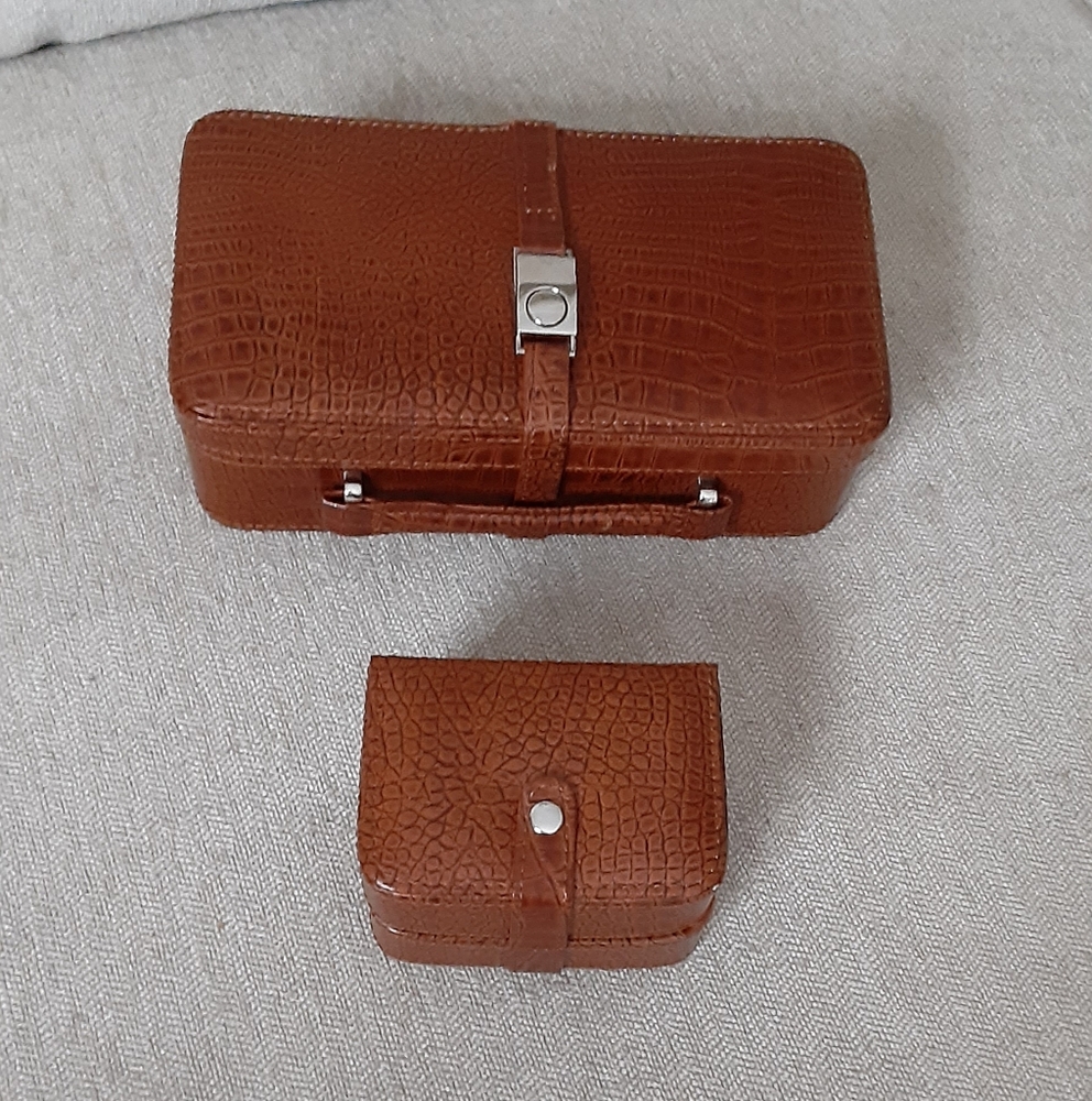 Cognac embossed leather set two pieces jewelry box